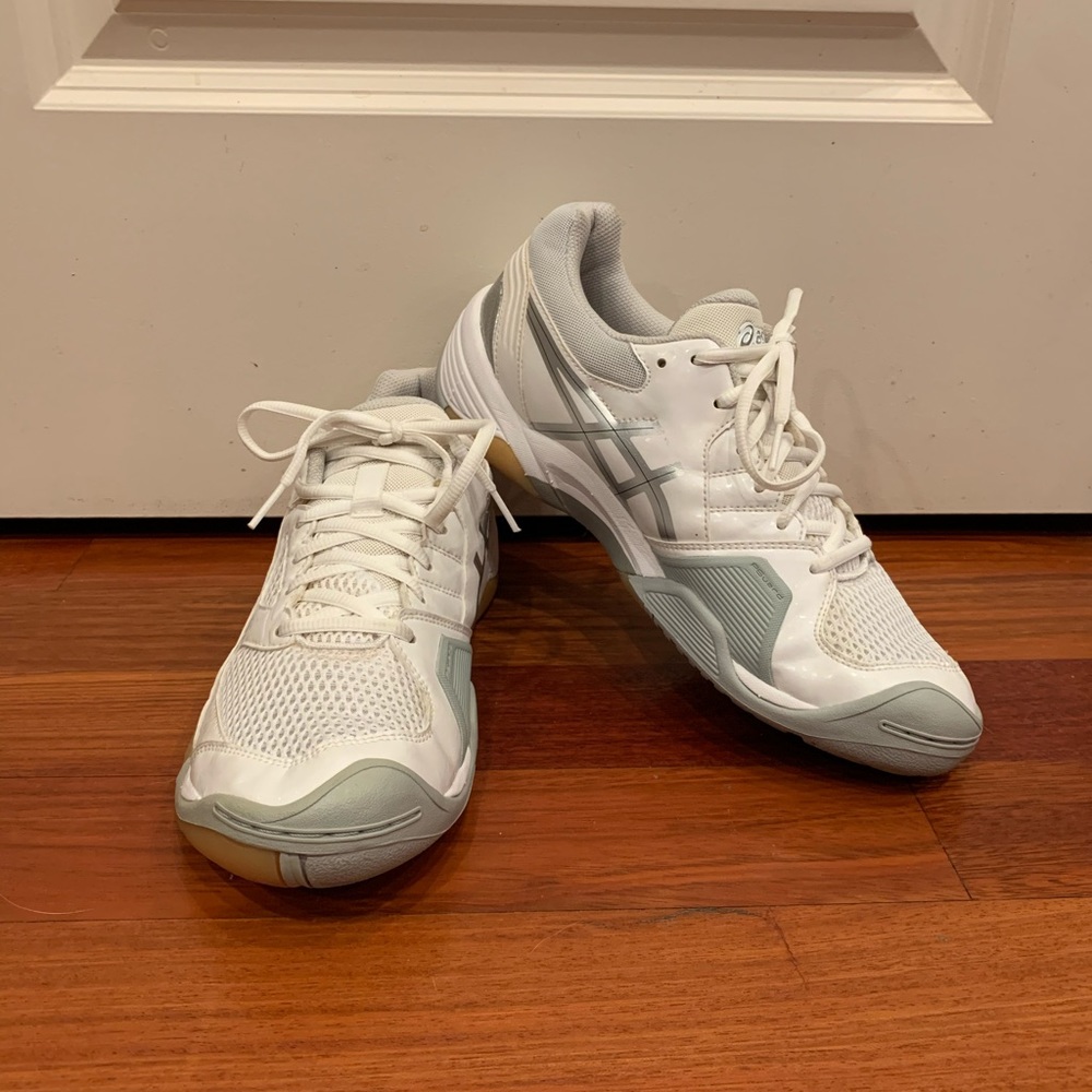 White Asics Gel Dominion court shoes